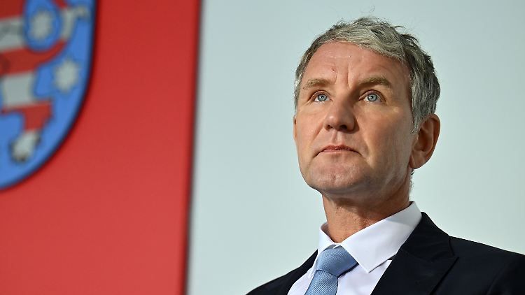 Höcke führt seit 2013 den Thüringer Landesverband und seit 2014 die AfD-Fraktion in Thüringen an.