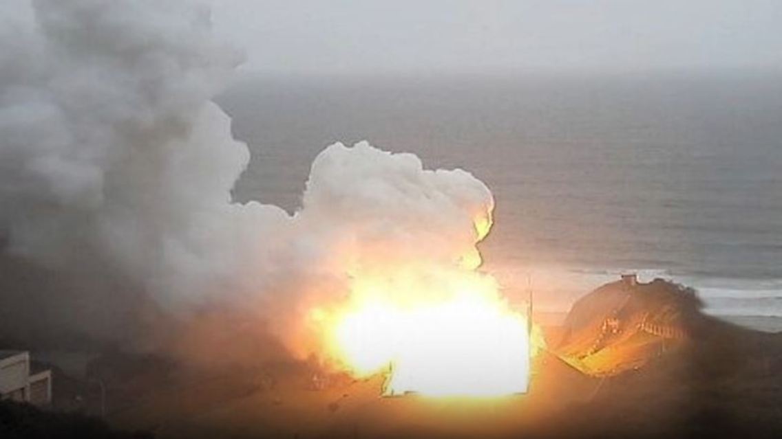 Japan_Raketentest_Explosion.JPG