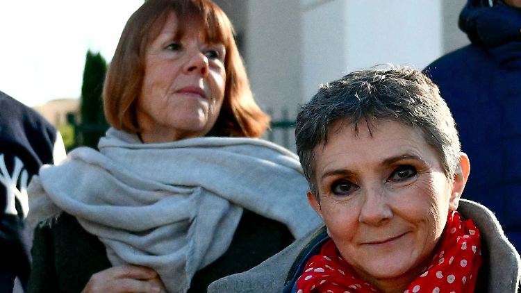 Dominique Pelicots Anwältin Zavarro (r) und sein Opfer, Gisèle Pelicot, im Gerichtsgebäude. 