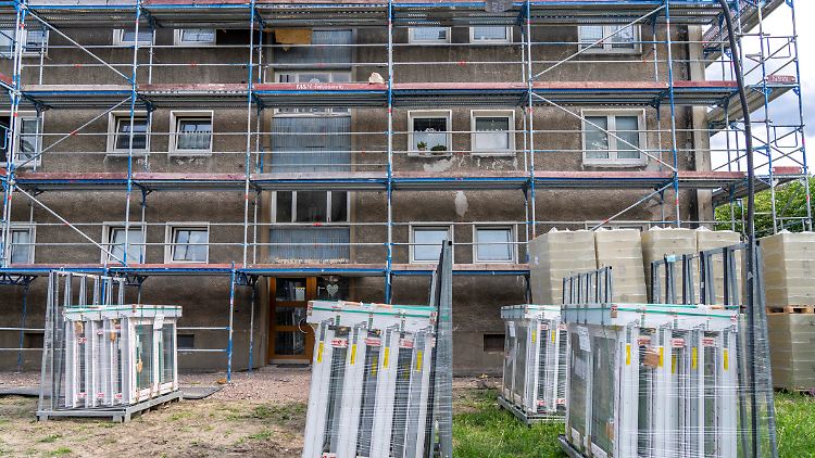 Neue Fenster und Gebäudedämmung sorgen in ostdeutschen Großstädten für eine gute Energieeffizienz.