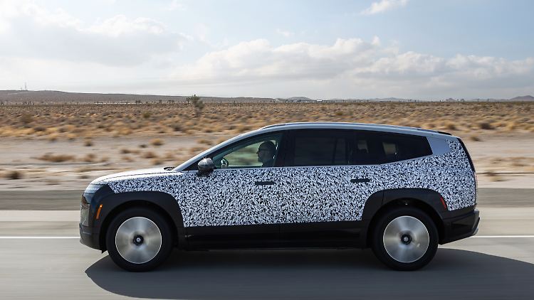 Trotz seiner über 2,7 Tonnen ist der Elektro-Siebensitzer Hyundai Ioniq 9 enorm antritts- und durchzugsstark.