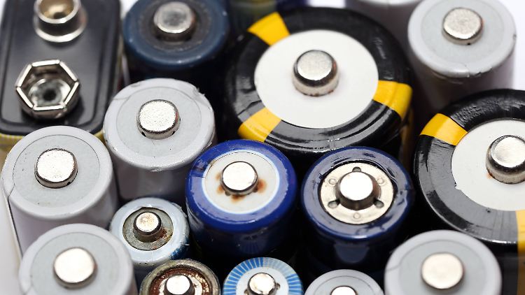 Ausgediente Lithium-Ionen-Akkus können mit einem neuen Verfahren hocheffizient und umweltfreundlich recycelt werden.