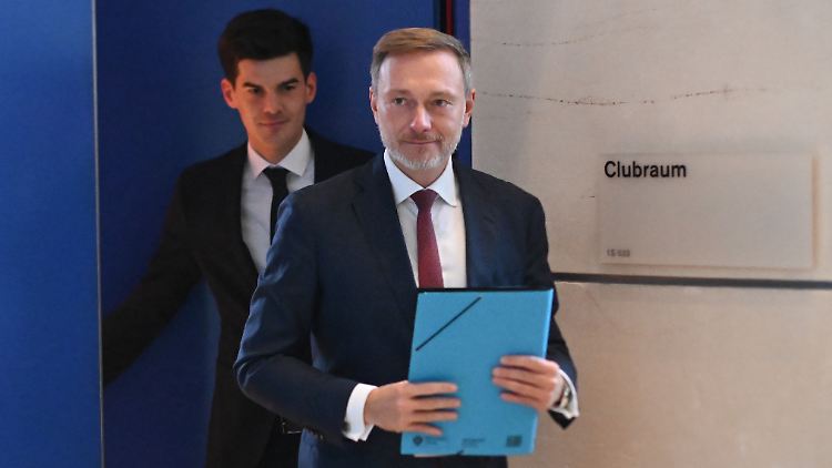 Bereits kurz nach dem Koalitionsbruch waren Berichte laut geworden, wonach die FDP konkrete Vorbereitungen für den Ausstieg aus der Koalition getroffen habe.
