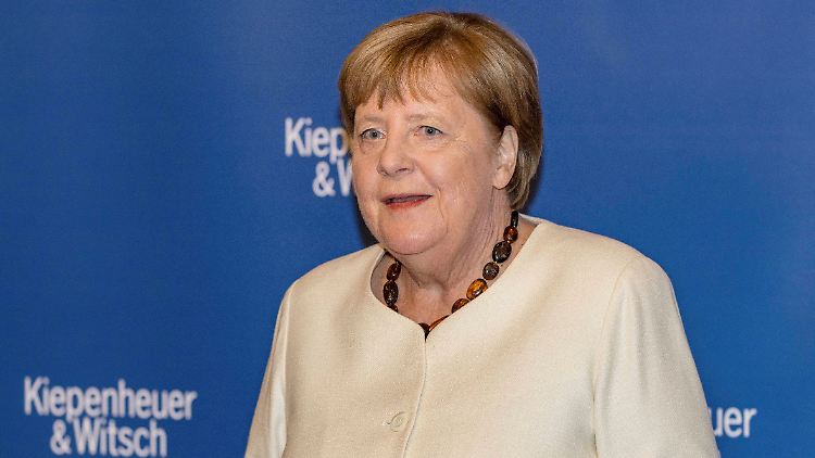 "Freiheit" hat Merkel ihr Buch genannt. "Ich bin nicht frei von etwas, sondern ich bin frei dazu, mich für etwas zu engagieren", sagt sie bei Illner.