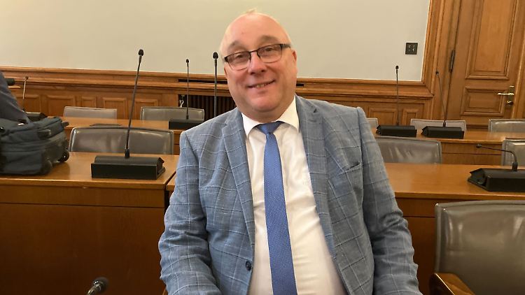 Maier bekommt weiter Geld vom Staat.