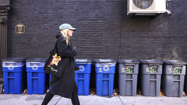 Manche New Yorker tun sich schwer mit dem "neuen" Abfallentsorgungssystem.