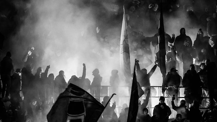 Die Ultra-Szene nimmt immer deutlicher kriminelle Konturen an.