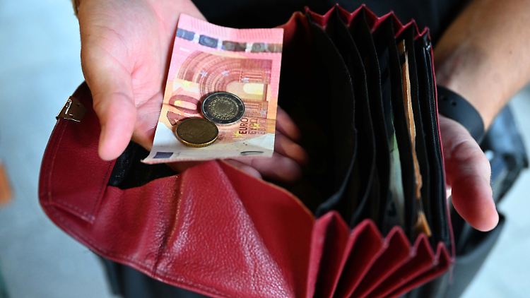 Zur steigenden Kaufkraft beigetragen haben im dritten Quartal erneut Inflationsausgleichsprämien sowie Lohnsteigerungen durch Tarifabschlüsse.