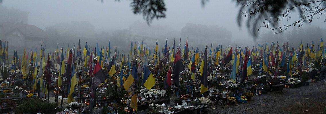 In fast drei Jahren intensivem Krieg sind Zehntausende ukrainischer Soldaten gefallen. (Archivbild)