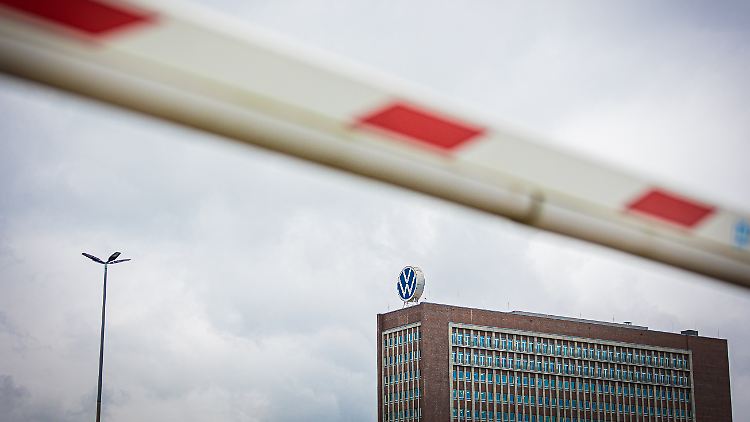 Mit einem eigenen Zukunftskonzept wollten Betriebsrat und IG Metall Werkschließungen verhindern. Doch VW zeigt sich nicht überzeugt.