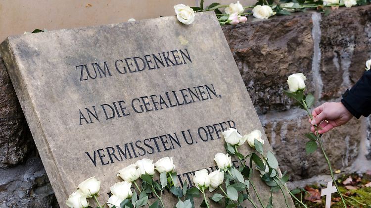 Gedenktafel auf dem Friedhof in Hildburghausen.