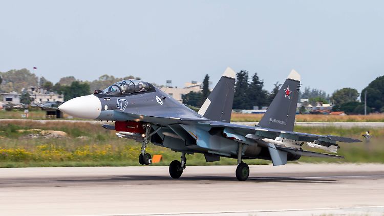 Russischer Kampfjet auf der Luftwaffenbasis Hamaimim in Syrien. 