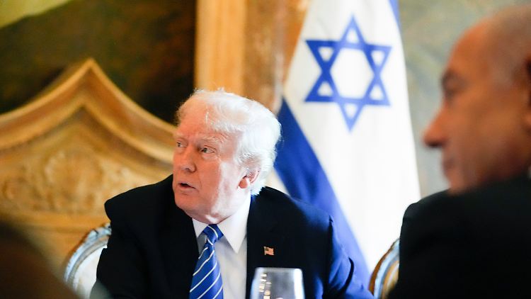 Der designierte Präsident traf Israels Regierungschef Netanjahu im vergangenen Juli in seinem Anwesen Mar-a-Lago.