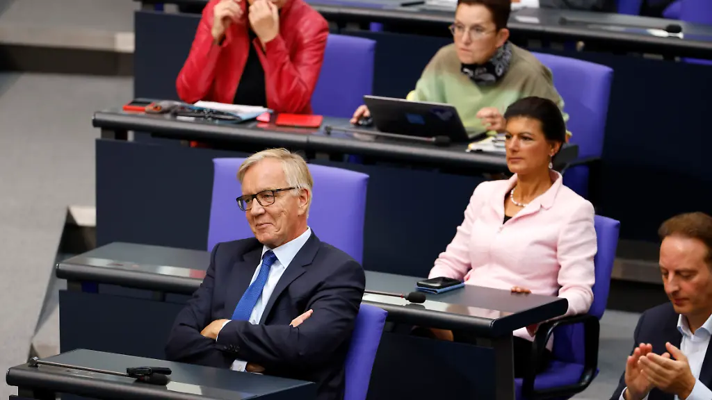 Bartsch-warnt-vor-einer-Liquidierung-der-Fraktion-Um-trotz-des-Streits-um-Wagenknecht-wieder-geeint-aufzutreten-braucht-es-laut-Linken-Abgeordneten-Pellmann-einen-Parteikonvent
