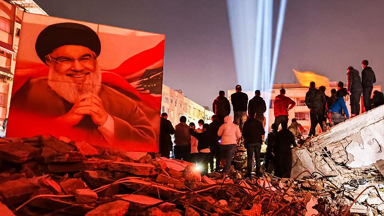 Eine Laser-Lichtschau für den toten Terrorchef Nasrallah. 
