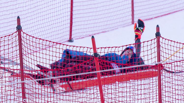Mikaela Shiffrin musste mit dem Rettungsschlitten abtransportiert werden.