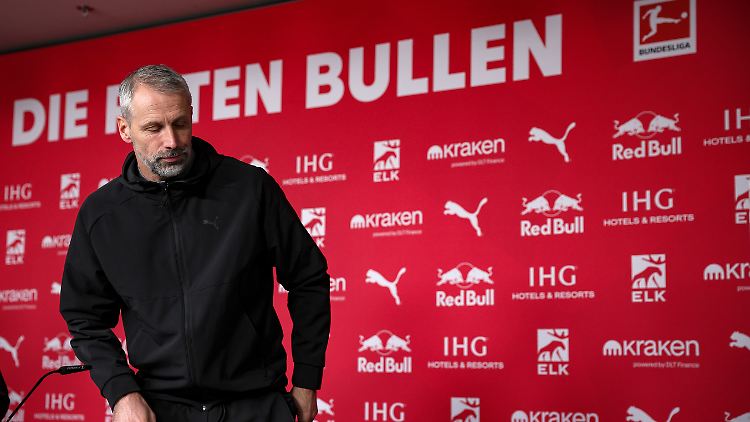 Nach dem 1:5 gegen Wolfsburg wurden eifrig Symbolbilder geschossen.