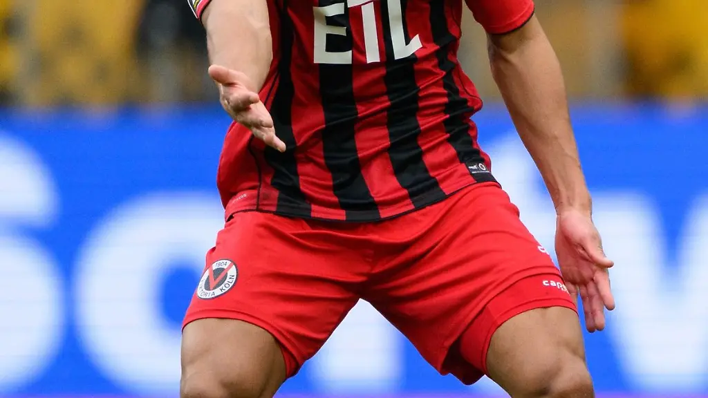 Simon-Stehle-agiert-auf-dem-Platz