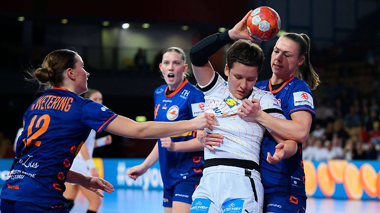 Alina Grijseels und die deutschen Handballerinnen führten schnell, mussten sich aber dennoch klar geschlagen geben.