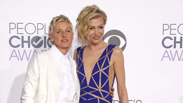 DeGeneres (l) und de Rossi hatten sich bereits ein bisschen in den Cotswolds eingelebt.