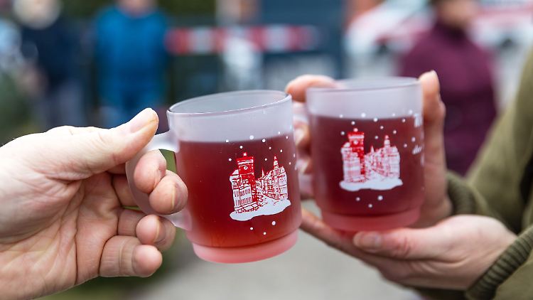 Ein Glas Glühwein in der Pause ist in vielen Fällen unproblematisch, wenn die Tätigkeit es erlaubt.