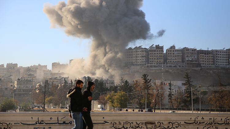 Explosion in Aleppo. Militante Gruppen und Islamisten haben die Stadt zuletzt unter ihre Kontrolle gebracht.