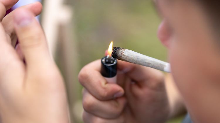 In Berlin darf gekifft werden - allerdings unter klaren Abstandsregeln, etwa zu Kitas und Schulen. 