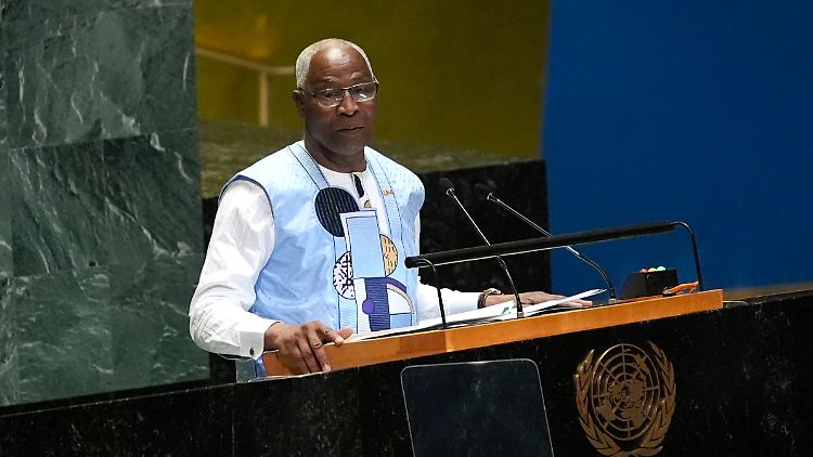 Das Unglück habe sich in Nzerekore im Süden Guineas ereignet, schrieb Regierungschef Amadou Oury Bah auf X. 