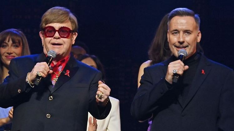 Erschienen gemeinsam zur Musical-Premiere: Elton John (l.) und sein Mann David Furnish.