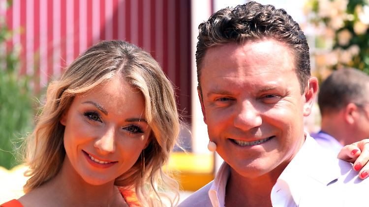 Dass sie zusammen in die Kamera strahlten, ist schon eine Zeit lang her: Anna-Carina Woitschack und Stefan Mross.