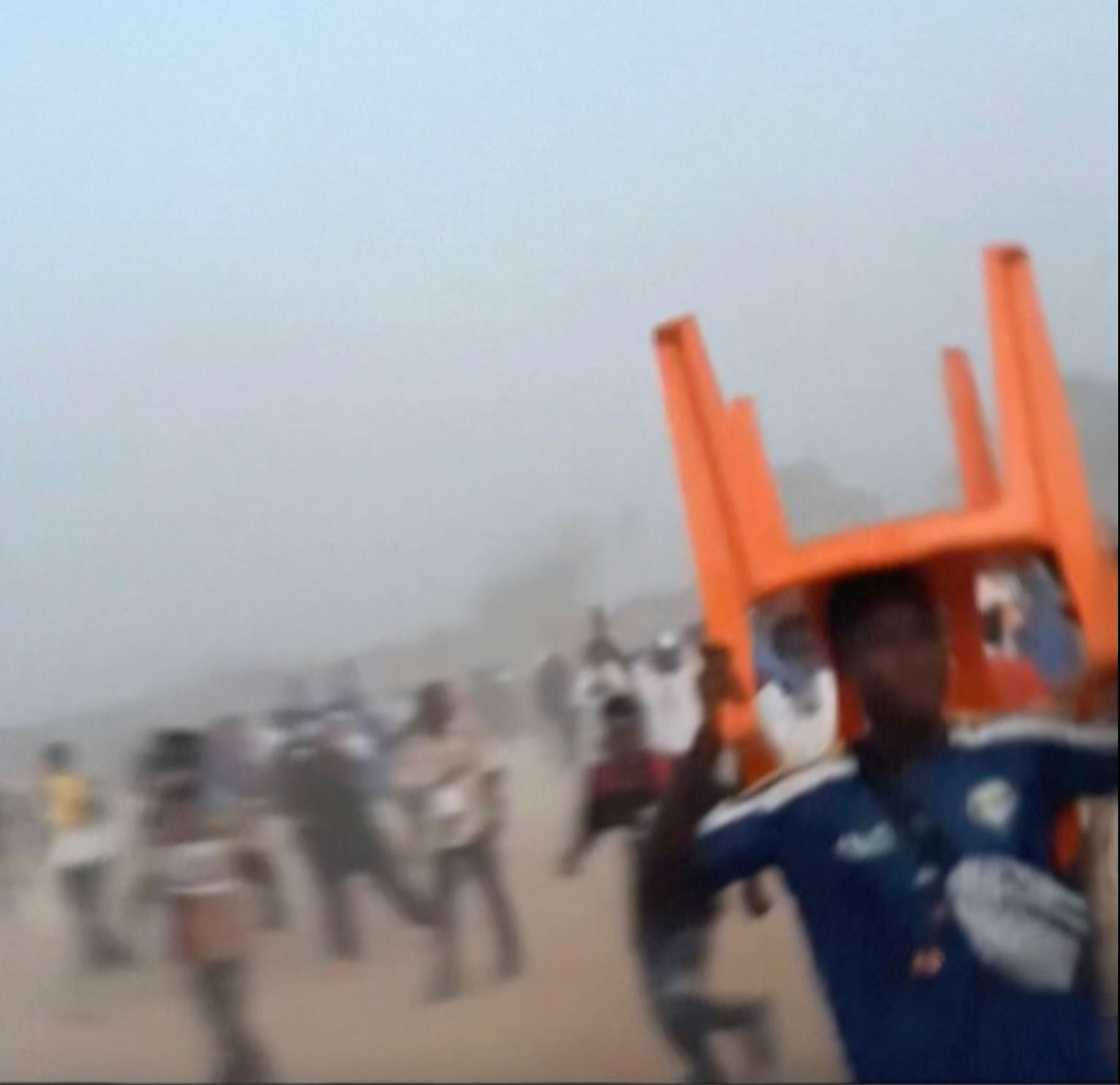 Bei Ausschreitungen oder Massenpaniken in Stadien sind in der Fußball-Geschichte bereits Hunderte von Menschen ums Leben gekommen. Am Sonntag (1. Dezember 2024) sterben im westafrikanischen Guinea laut Regierungsangaben 56 Menschen bei …