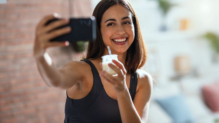 Einer Bitkom-Umfrage nach ist eine gute Selfie-Kamera vielen Nutzerinnen und Nutzern wichtig.