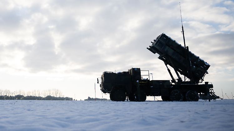 Ein Patriot-Startgerät steht während eines Ausbildungskurses ukrainischer Soldaten am Flugabwehrsystem Patriot an einem Standort der Bundeswehr.