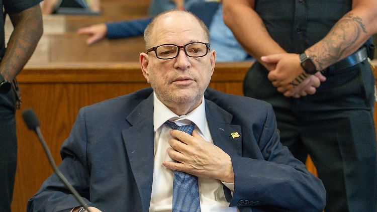 Weinstein ist das dritte Mal innerhalb weniger Monate ins Krankenhaus gebracht worden.