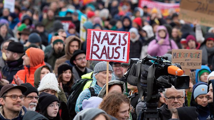 Zehntausende gingen im Frühjahr gegen Extremismus und für Demokratie und Menschenrechte auf die Straße.
