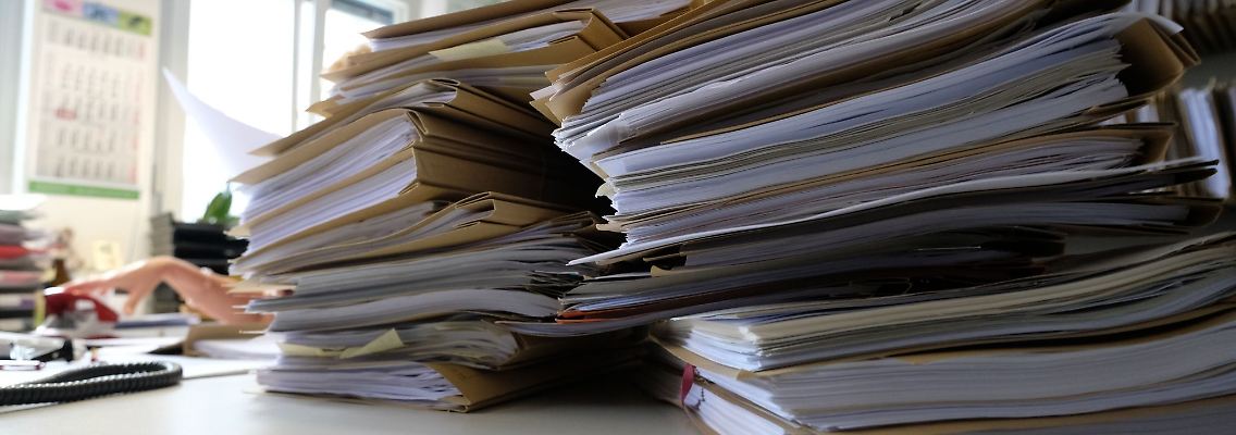 Mit einem dritten Entlastungspaket wollen Land, Kommunen und Verbände die Bürokratie im Südwesten verringern. (Symbolbild)