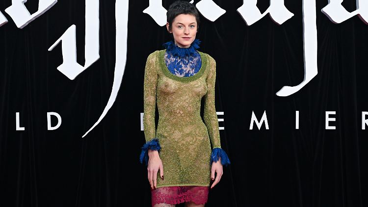 Mutiger Auftritt bei der "Nosferatu"-Premiere in Berlin: Emma Corrin.
