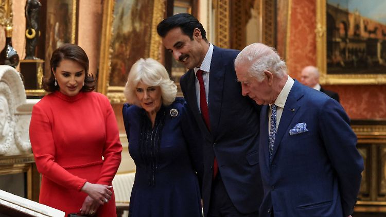 Camilla mit dem umstrittenen Emir von Katar, Tamim bin Hamad Al Thani, und seiner Frau Jawaher sowie König Charles.