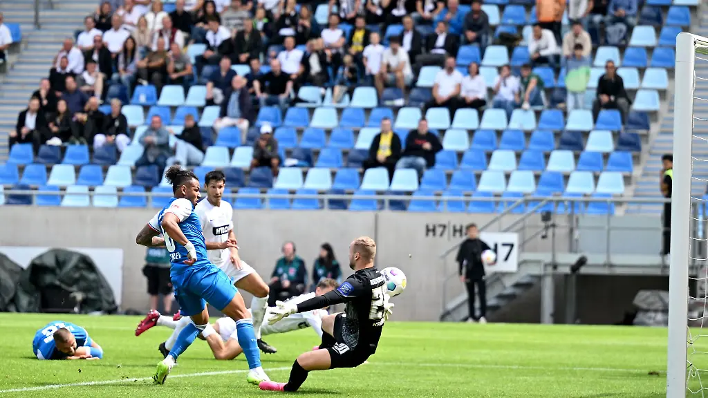 Elversberg-Hansa-Rostock-im-Ludwigsparkstadion-Saarbruecken