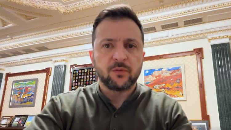 Der ukrainische Präsident Selenskyj treibt das Raketenprogramm des Landes voran.