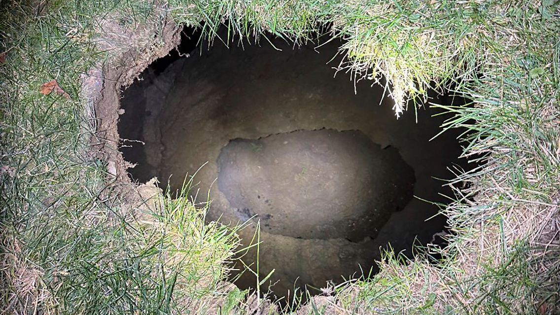 Wie es zum Sturz in das Loch kam, ist bisher nicht geklärt. 