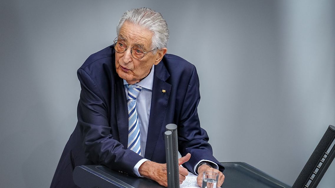 Gerhart Baum bei der Feierstunde zum 75. Jahrestag der konstituierenden Sitzung des Bundestages.