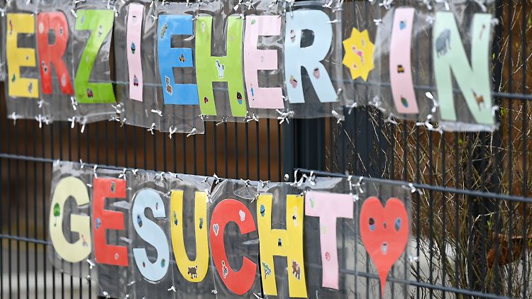 In vielen Kitas macht sich der Fachkräftemangel unmittelbar bemerkbar.