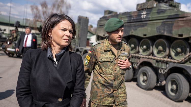 Außenministerin Baerbock kann sich Bundeswehrsoldaten als Bestandteil einer Schutztruppe nach einem Waffenstillstand in der Ukraine vorstellen.