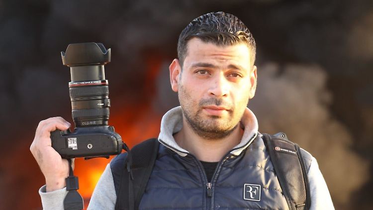 Alkharboutli hielt "die komplexen Geschichten eines vom Bürgerkrieg zerrütteten Landes" fest, wie es bei der dpa heißt.