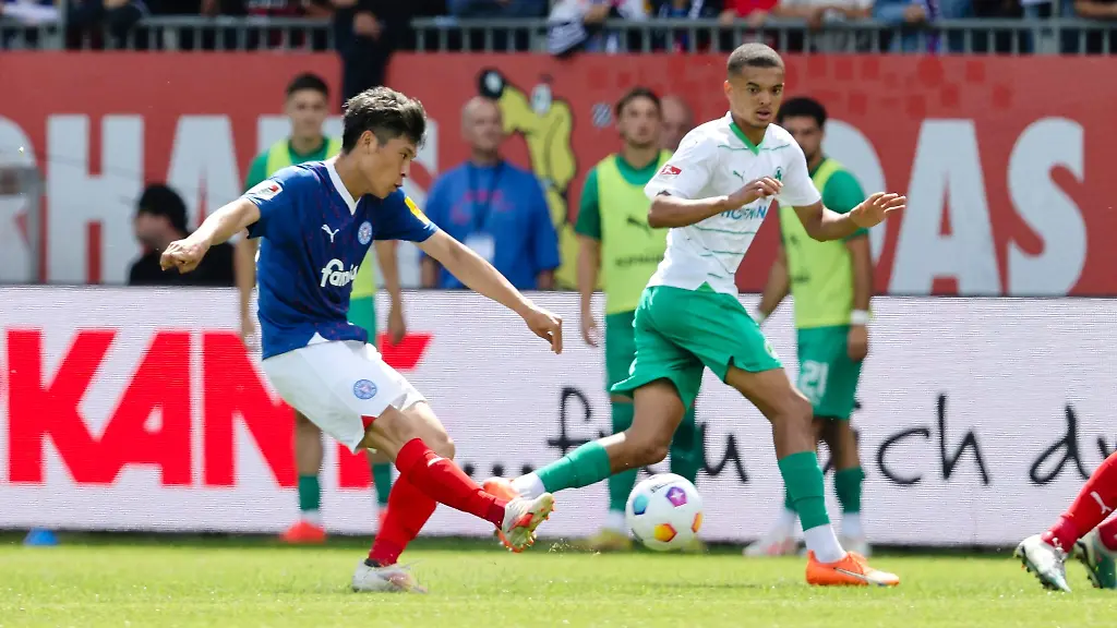 Kiels-Shuto-Machino-schiesst-auf-das-Tor