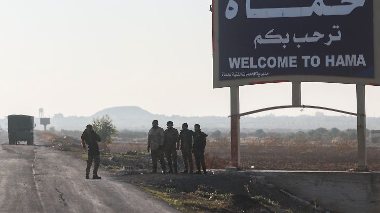 Islamisten erreichen Hama, das für die Verteidigung von Damaskus strategisch wichtig ist. 