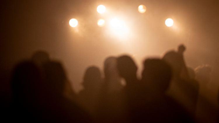 Bass, Strobo, tanzende Massen: In Berlin bald nichts weiter als verschwommene Erinnerungen?