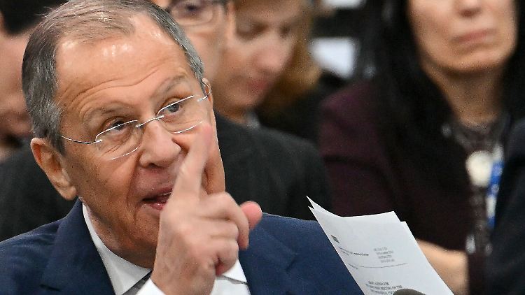 Russlands Außenminister Lawrow ist zwar mit EU-Sanktionen belegt, diese bedeuten aber kein Einreiseverbot. 