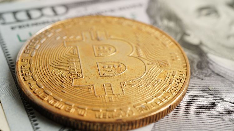 Seit dem Wahlsieg des selbsternannten "Bitcoin-Präsidenten" Trump jagt die Kryptowährung von Rekordhoch zu Rekordhoch. 